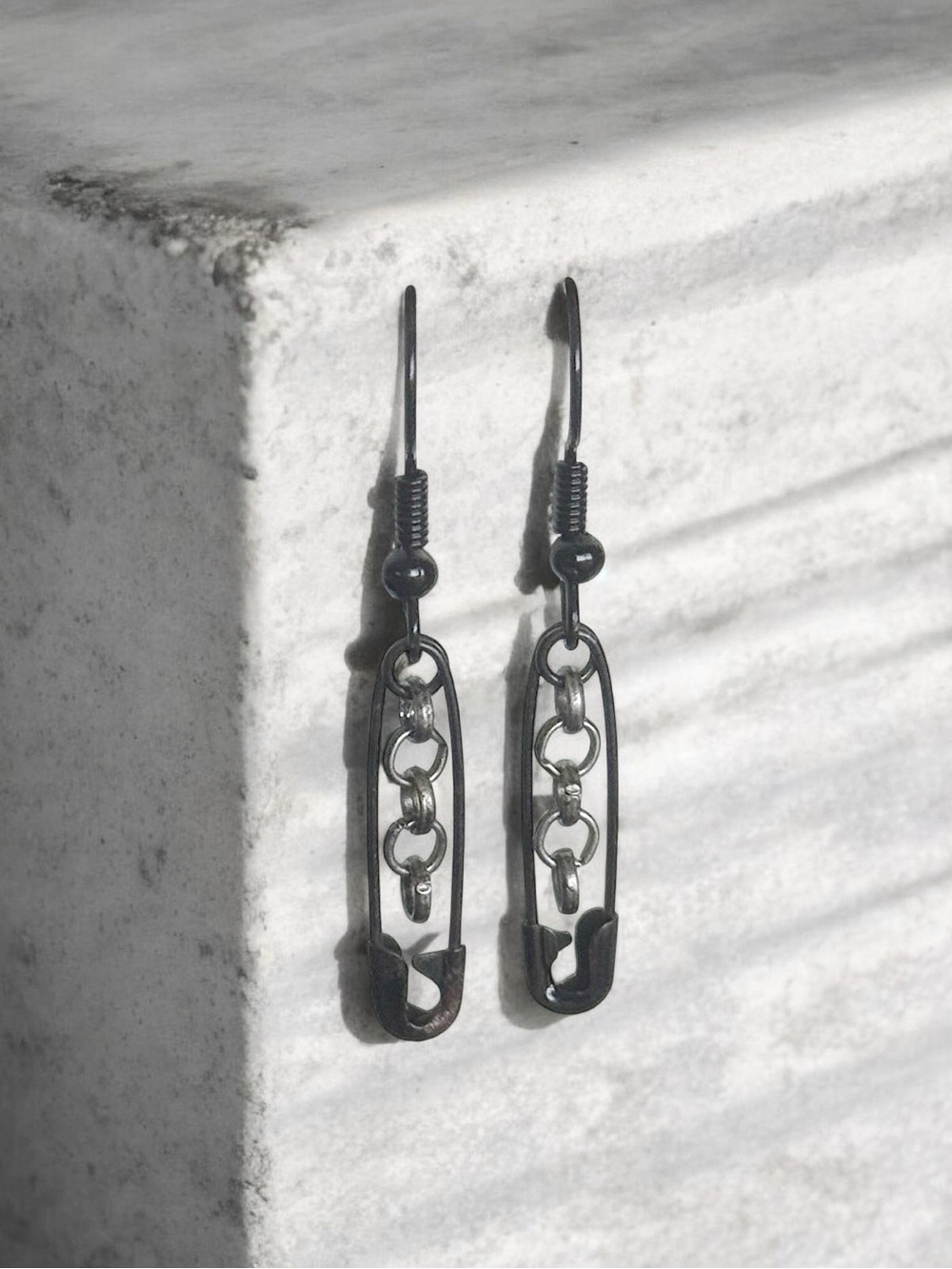 5 For $25💫Small Punk Black Safety Pin Dangle Earrings